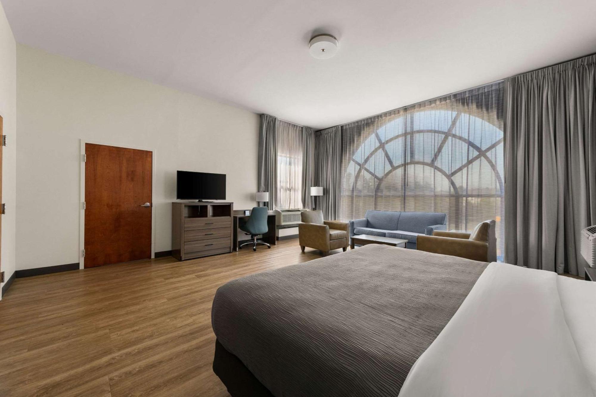 Hotel Quality & - Charlotte Matthews