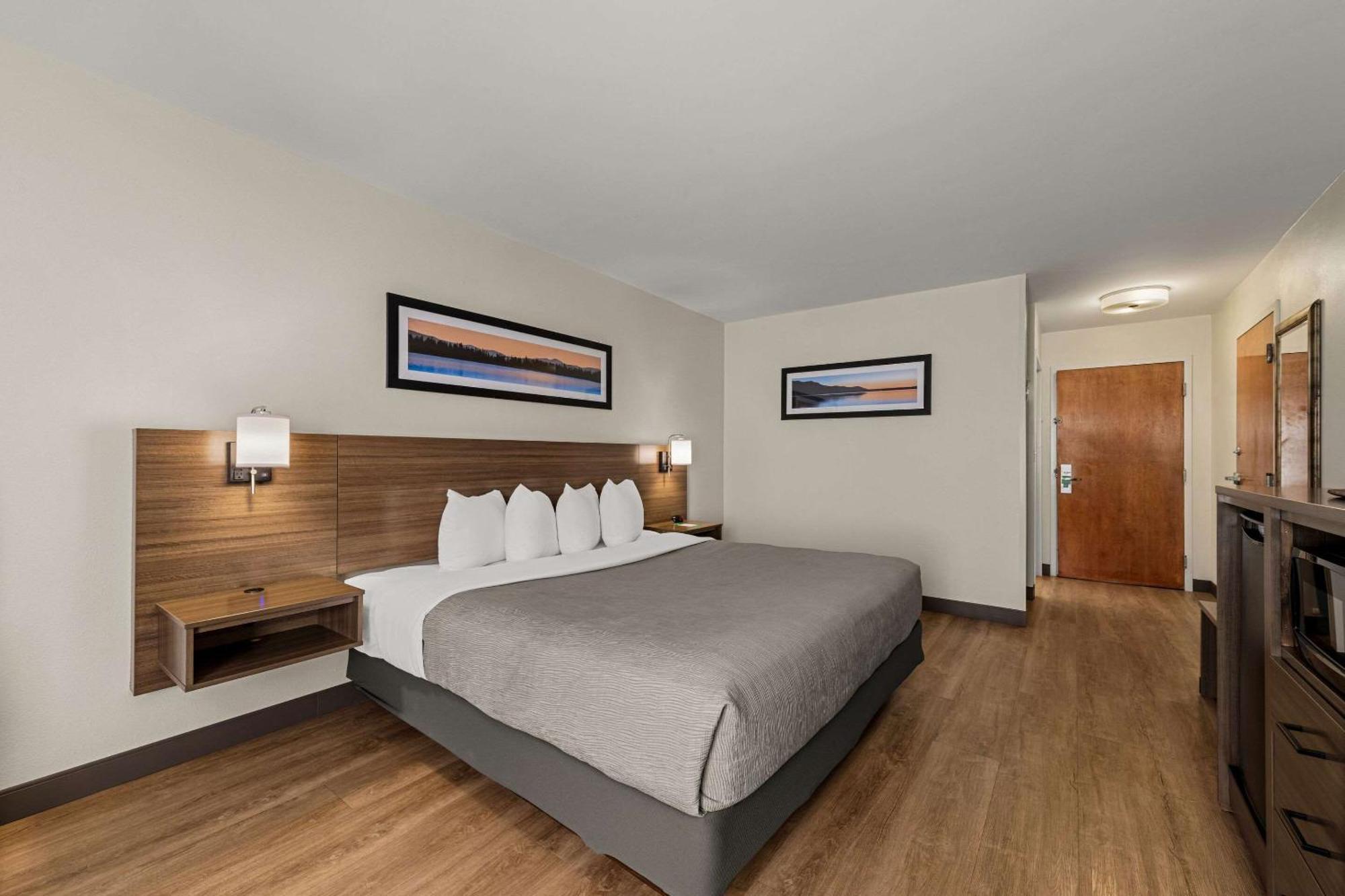 Quality & - Charlotte Hotel 3*