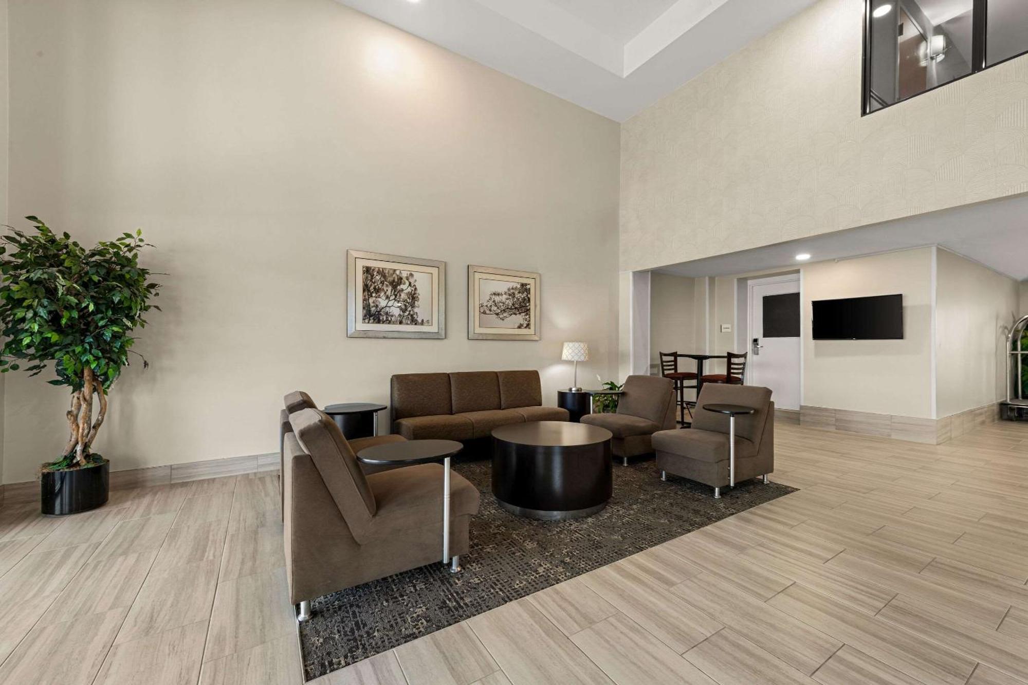 Quality & - Charlotte Hotel 3*