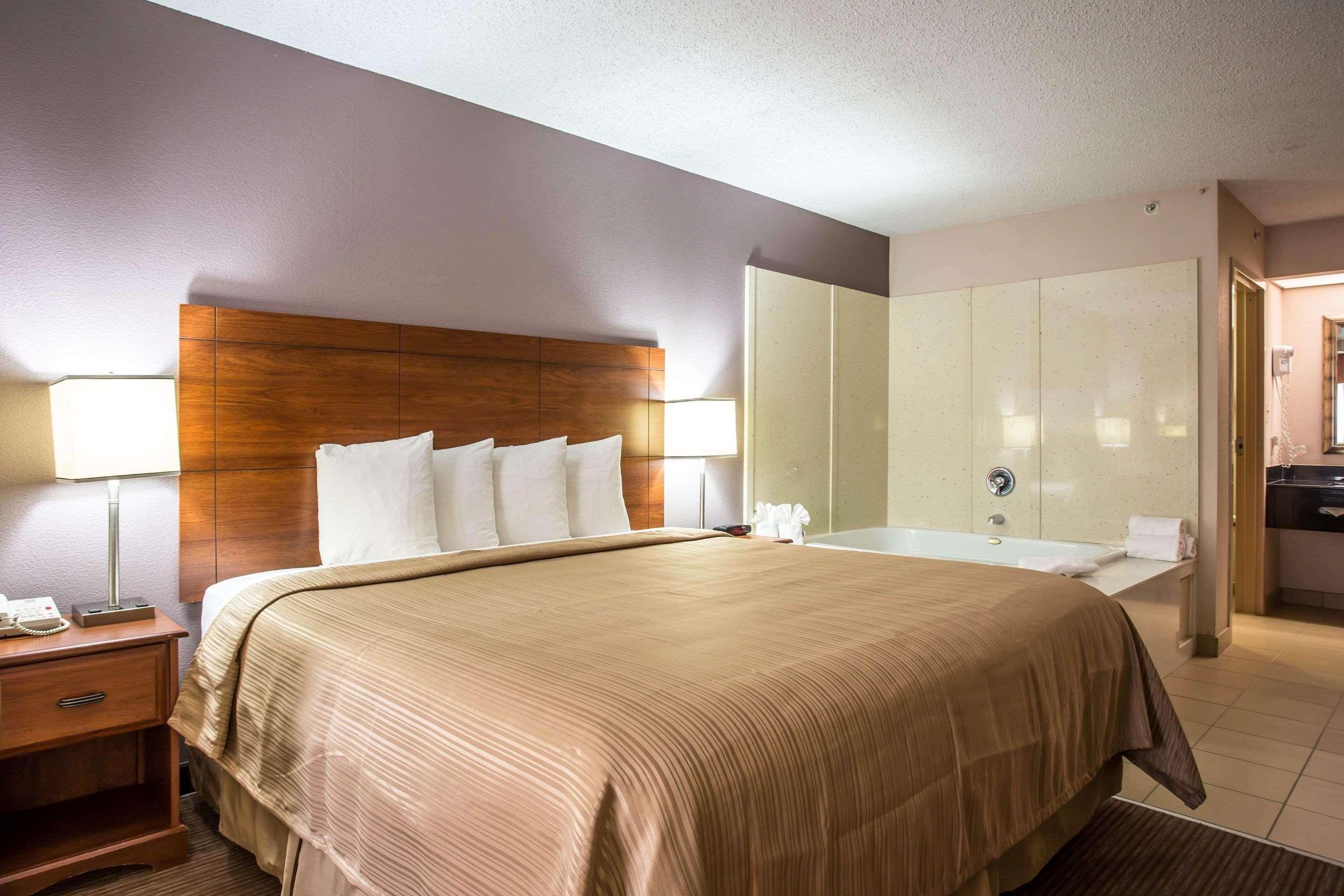 Hotel Quality & - Charlotte 3*