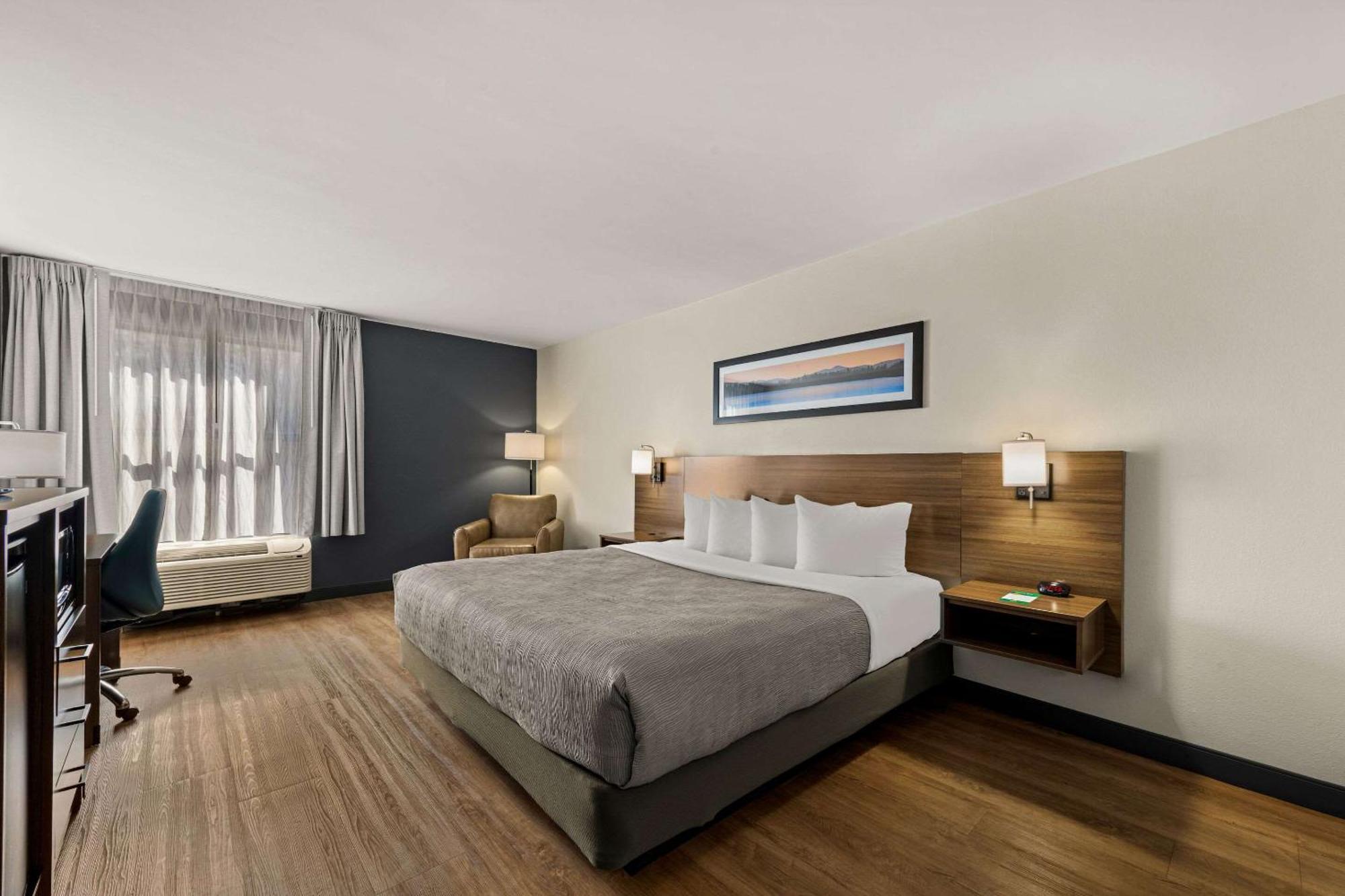 Quality & - Charlotte Hotel 3*