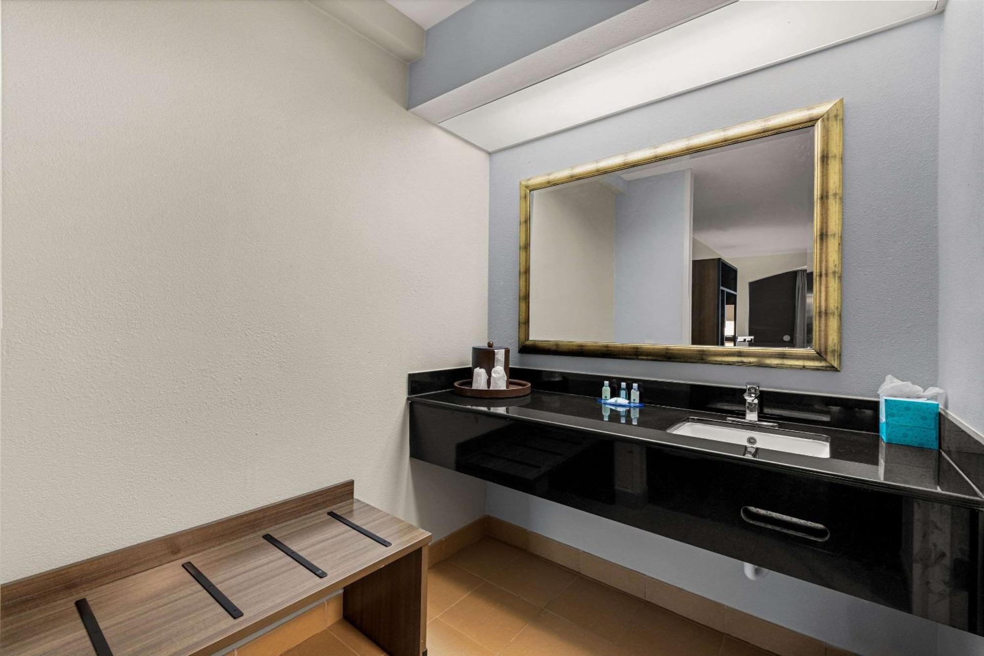 Quality & - Charlotte Hotel Matthews
