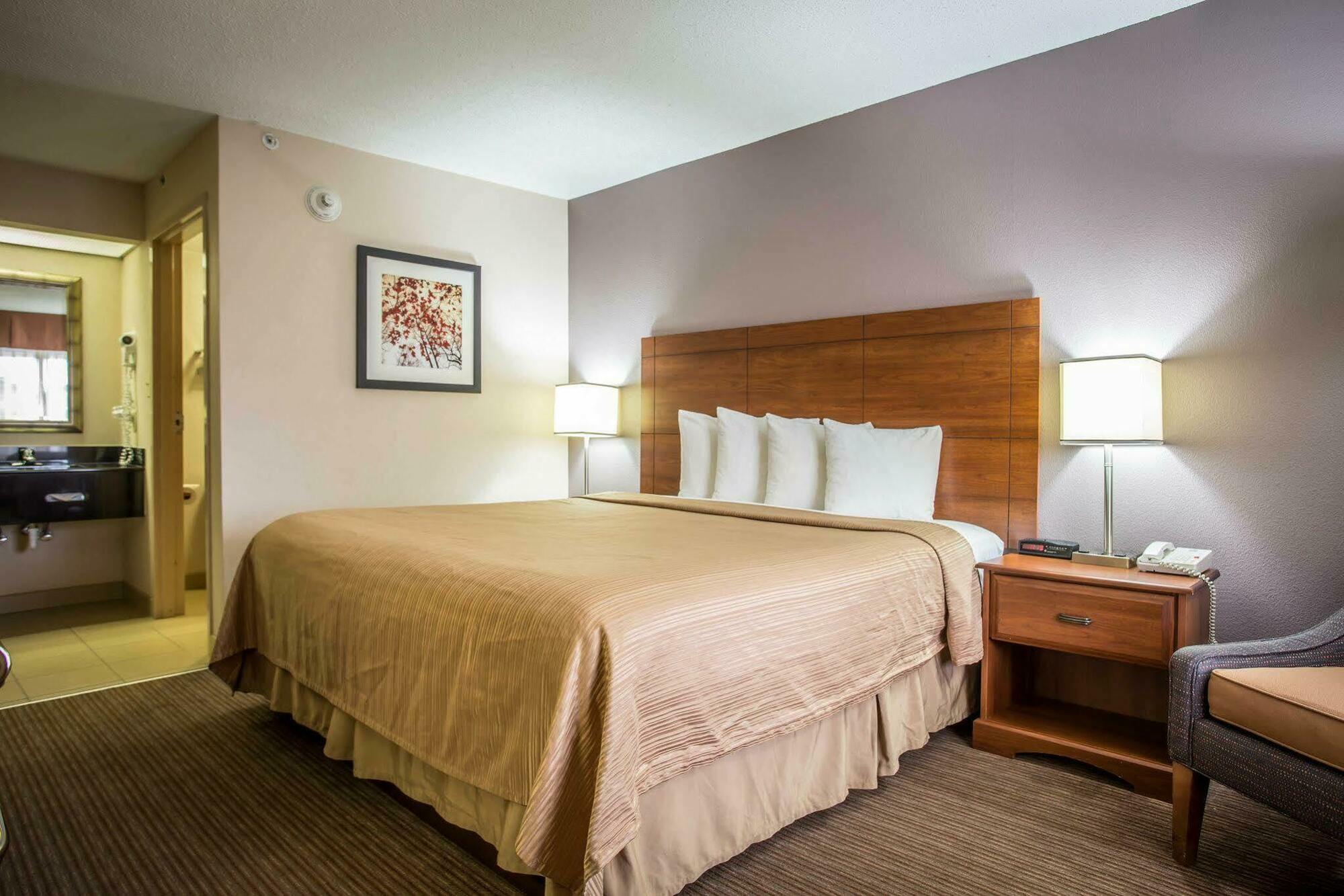 Quality & - Charlotte Hotel 3*